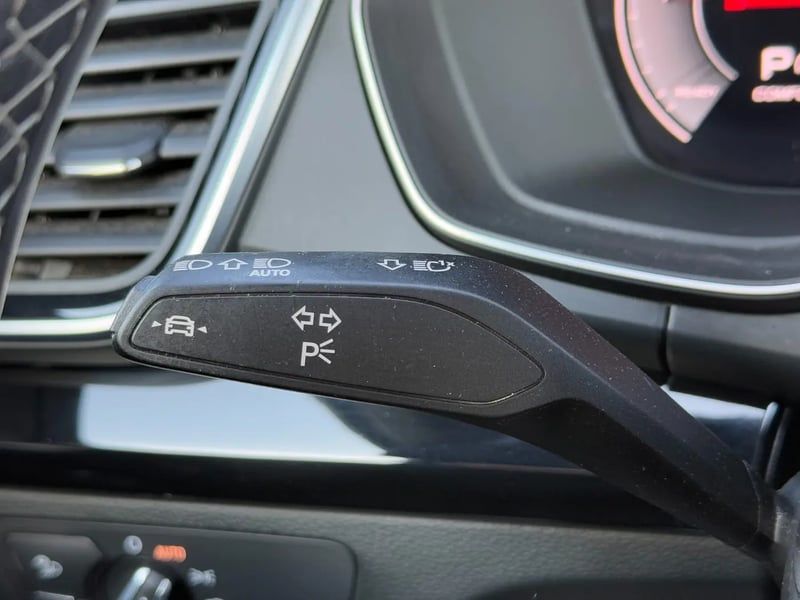 Photo de la voiture AUDI Q5 40 TDI 204 S tronic 7 Quattro S line