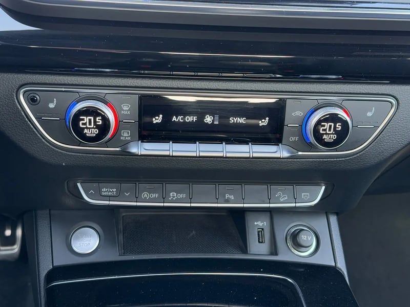 Photo de la voiture AUDI Q5 40 TDI 204 S tronic 7 Quattro S line