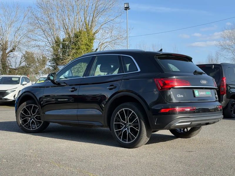 Photo de la voiture AUDI Q5 40 TDI 204 S tronic 7 Quattro S line