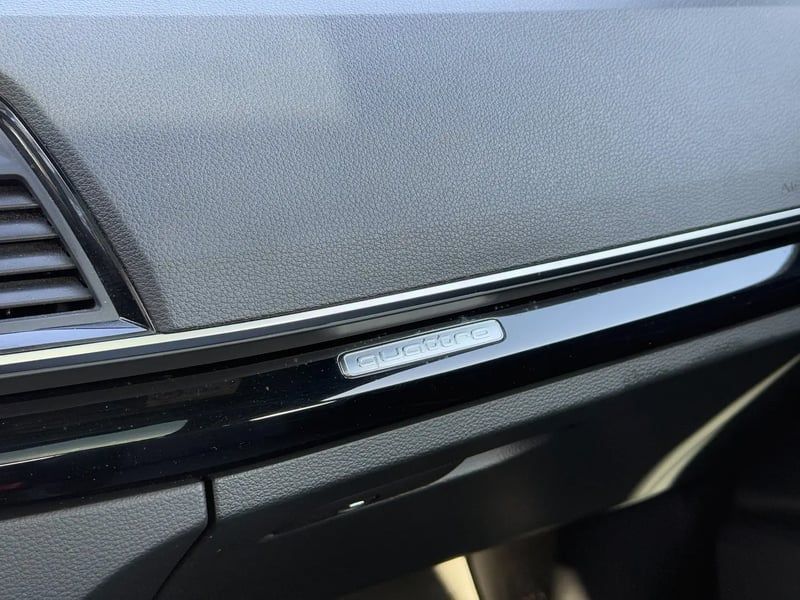 Photo de la voiture AUDI Q5 40 TDI 204 S tronic 7 Quattro S line