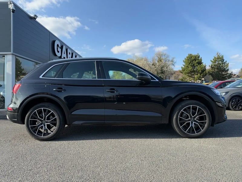 Photo de la voiture AUDI Q5 40 TDI 204 S tronic 7 Quattro S line