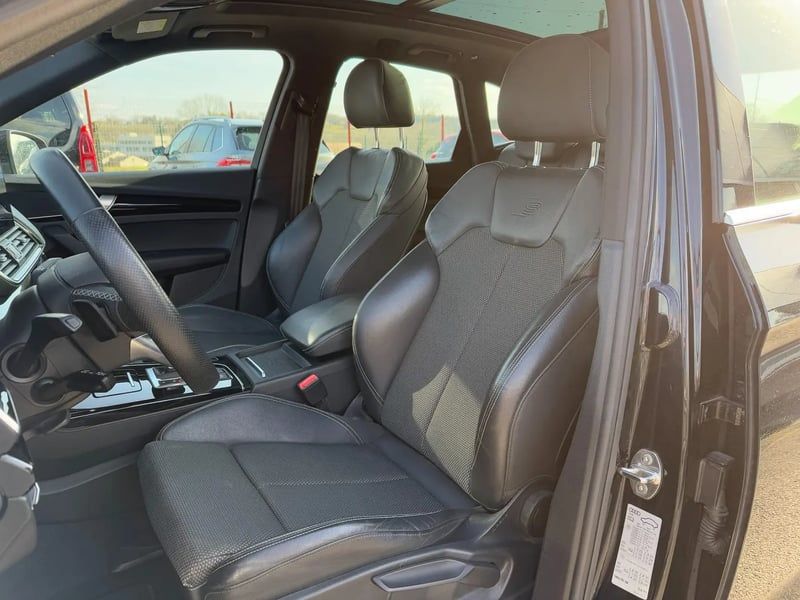 Photo de la voiture AUDI Q5 40 TDI 204 S tronic 7 Quattro S line