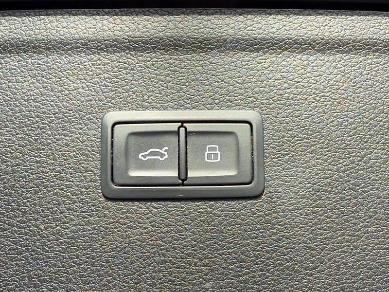 Photo de la voiture AUDI Q5 40 TDI 204 S tronic 7 Quattro S line