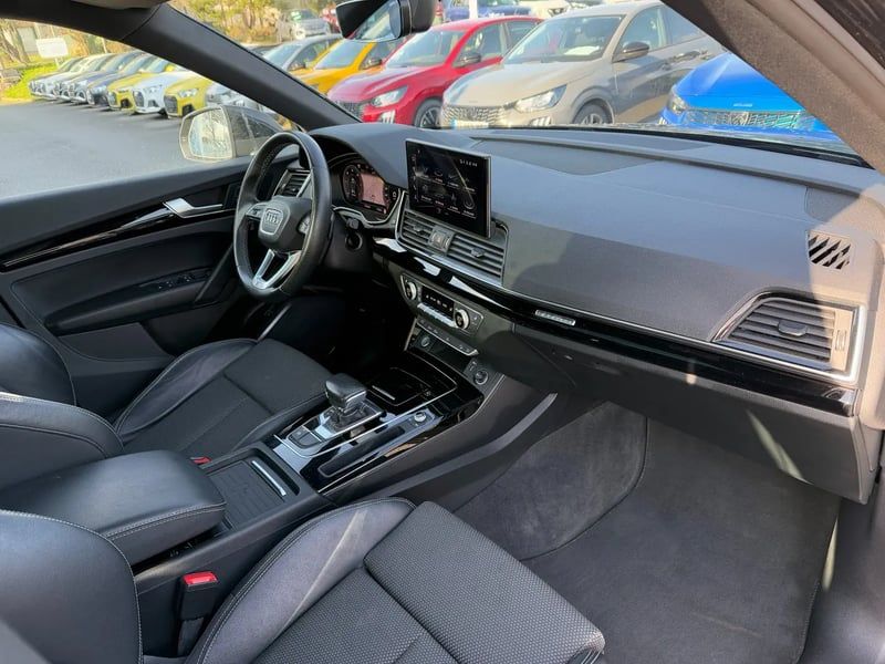 Photo de la voiture AUDI Q5 40 TDI 204 S tronic 7 Quattro S line