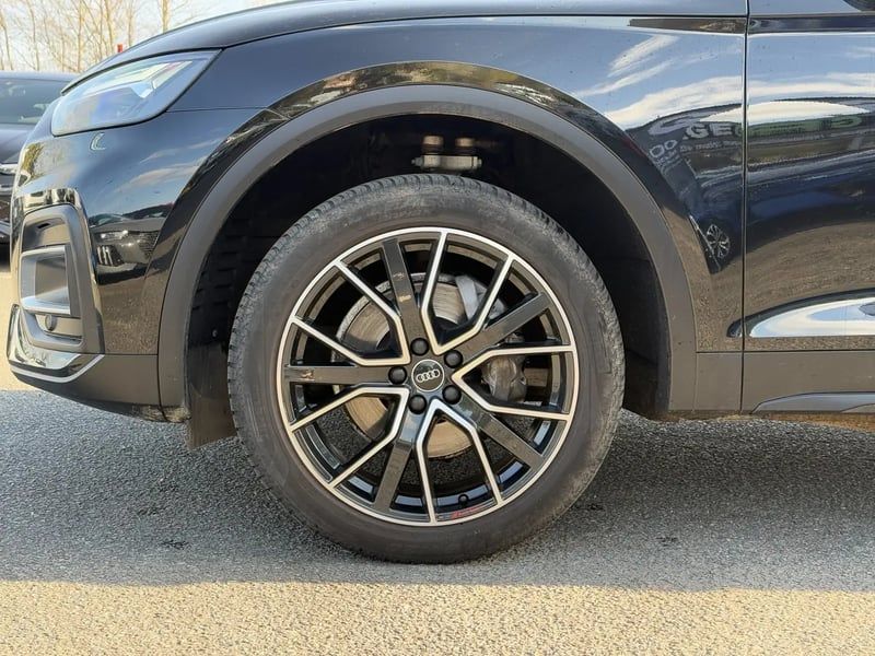Photo de la voiture AUDI Q5 40 TDI 204 S tronic 7 Quattro S line