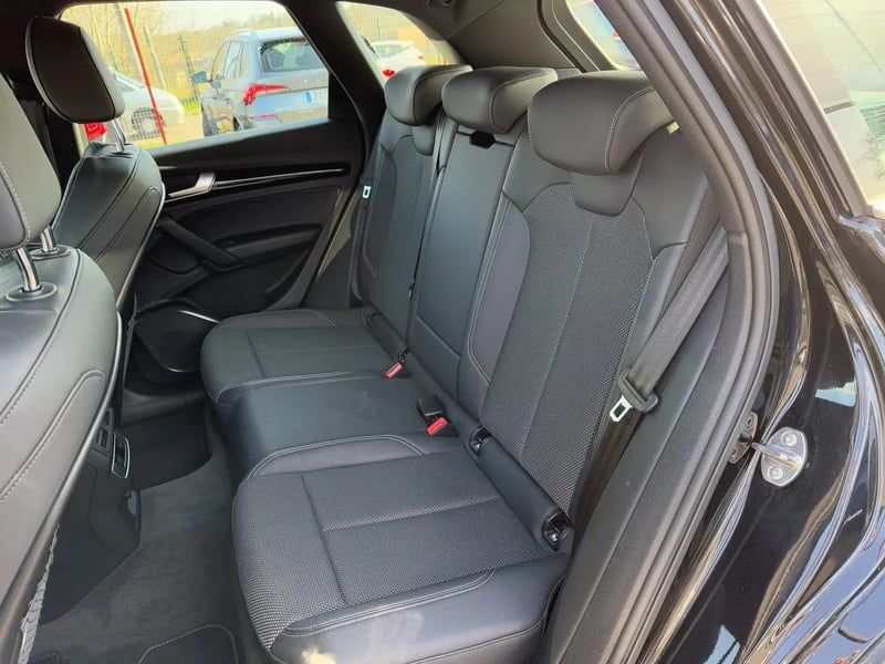 Photo de la voiture AUDI Q5 40 TDI 204 S tronic 7 Quattro S line