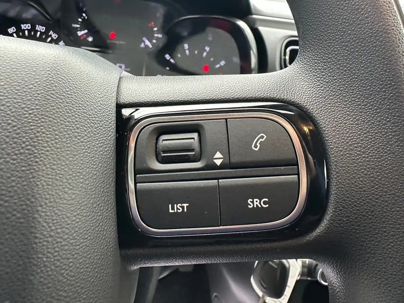 Photo de la voiture CITROEN C3 PureTech 83 S&S BVM5 Shine