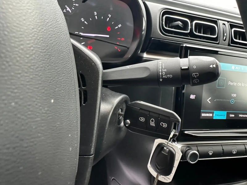 Photo de la voiture CITROEN C3 PureTech 83 S&S BVM5 Shine