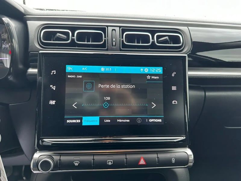 Photo de la voiture CITROEN C3 PureTech 83 S&S BVM5 Shine