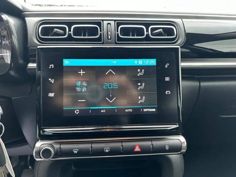 Photo de la voiture CITROEN C3 PureTech 83 S&S BVM5 Shine