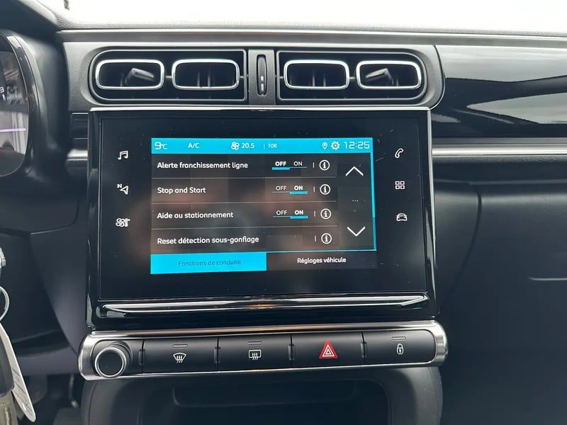 Photo de la voiture CITROEN C3 PureTech 83 S&S BVM5 Shine