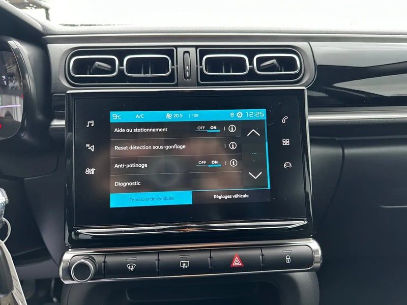 Photo de la voiture CITROEN C3 PureTech 83 S&S BVM5 Shine