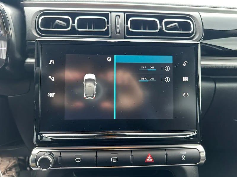 Photo de la voiture CITROEN C3 PureTech 83 S&S BVM5 Shine