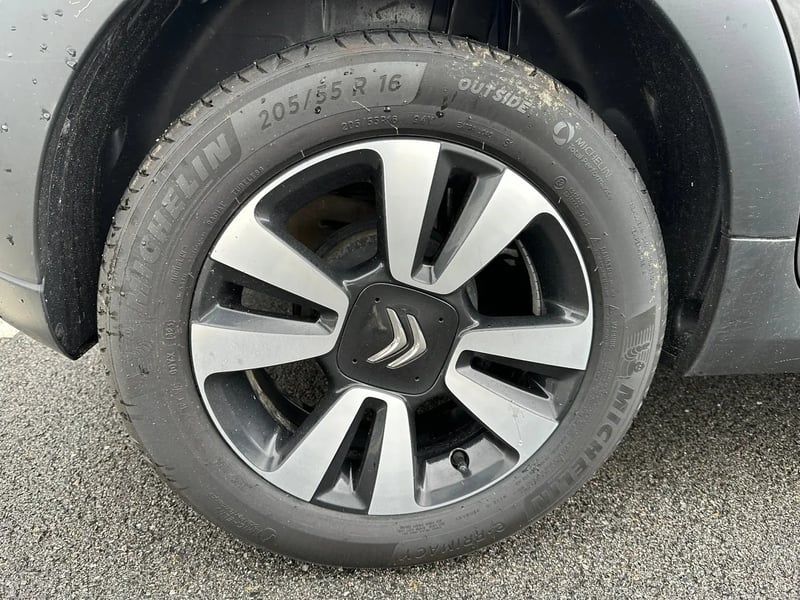 Photo de la voiture CITROEN C3 PureTech 83 S&S BVM5 Shine