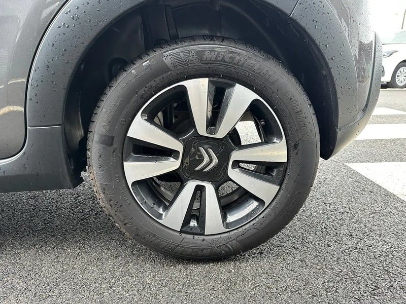 Photo de la voiture CITROEN C3 PureTech 83 S&S BVM5 Shine