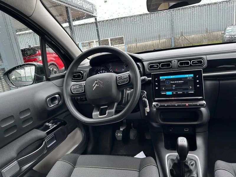 Photo de la voiture CITROEN C3 PureTech 83 S&S BVM5 Shine