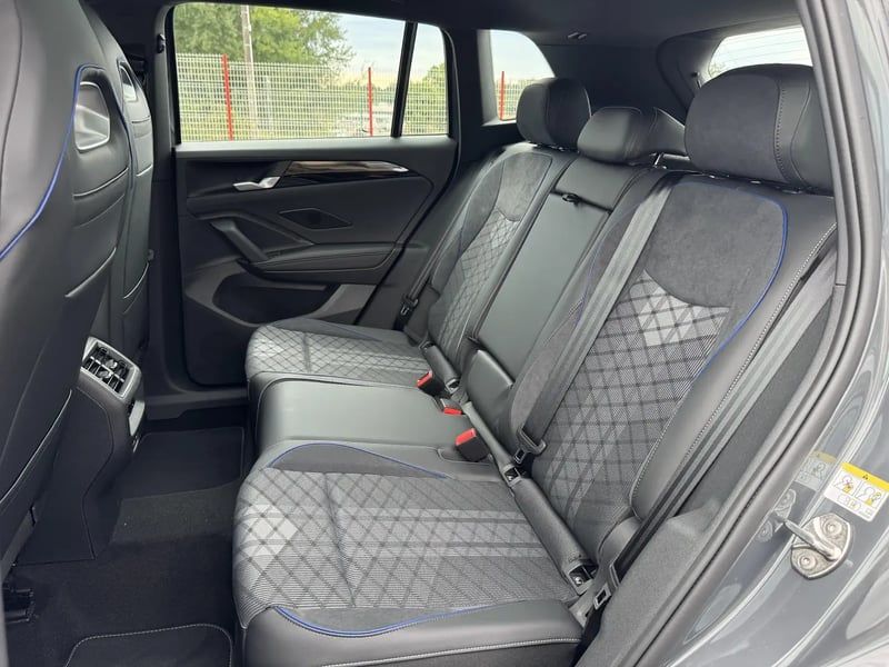 Photo de la voiture VOLKSWAGEN TIGUAN 2.0 TDI 150ch DSG7 R-Line