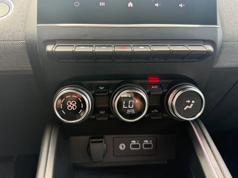 Photo de la voiture RENAULT CLIO V Eco-G 100 ch GSR2 Techno