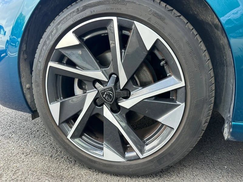 Photo de la voiture PEUGEOT 308 PureTech 130ch S&S BVM6 Allure