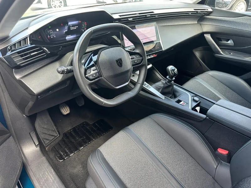 Photo de la voiture PEUGEOT 308 PureTech 130ch S&S BVM6 Allure