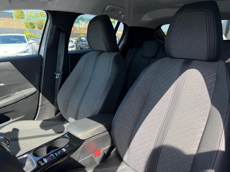 Photo de la voiture PEUGEOT 208 100 S&S BVM6 Allure
