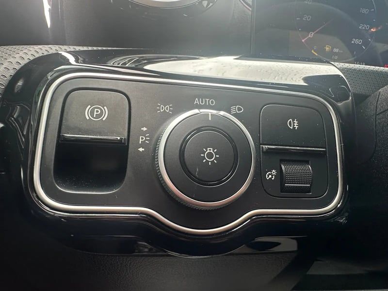 Photo de la voiture MERCEDES-BENZ CLASSE A 200 d AMG Line