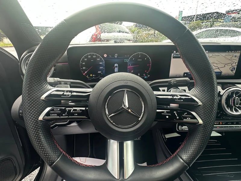 Photo de la voiture MERCEDES-BENZ CLASSE A 200 d AMG Line
