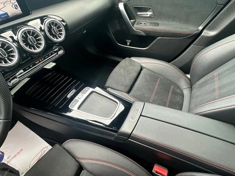 Photo de la voiture MERCEDES-BENZ CLASSE A 200 d AMG Line