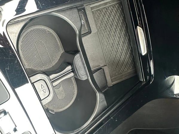 Photo de la voiture MERCEDES-BENZ CLASSE A 200 d AMG Line