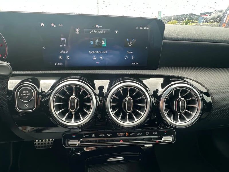 Photo de la voiture MERCEDES-BENZ CLASSE A 200 d AMG Line