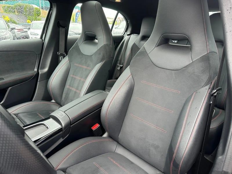 Photo de la voiture MERCEDES-BENZ CLASSE A 200 d AMG Line