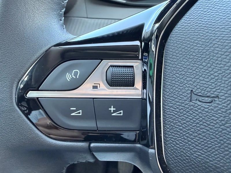 Photo de la voiture PEUGEOT 208 100 S&S BVM6 Allure