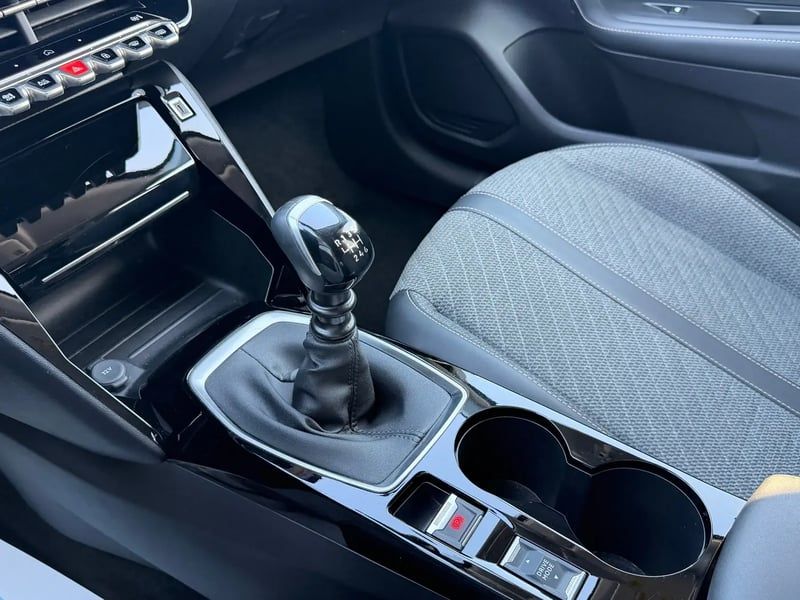 Photo de la voiture PEUGEOT 208 100 S&S BVM6 Allure