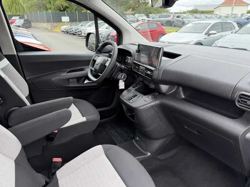 Photo de la voiture CITROEN E-BERLINGO Taille M 136 ch 54 kWh Plus