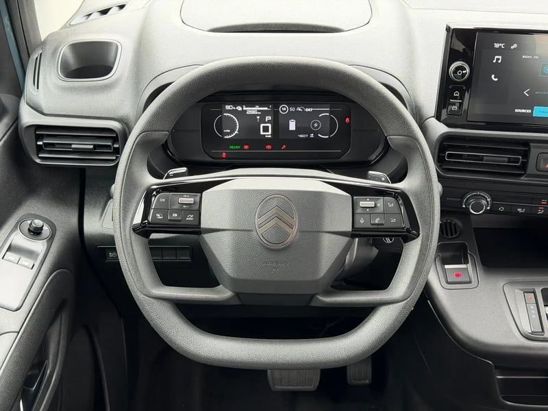 Photo de la voiture CITROEN E-BERLINGO Taille M 136 ch 54 kWh Plus