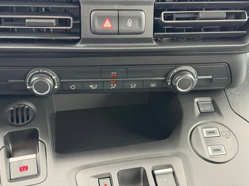 Photo de la voiture CITROEN E-BERLINGO Taille M 136 ch 54 kWh Plus