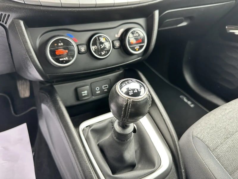 Photo de la voiture FIAT TIPO 1.6 MultiJet 120 ch Easy