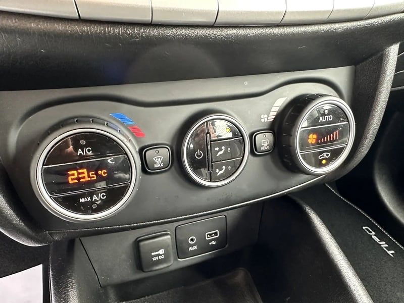 Photo de la voiture FIAT TIPO 1.6 MultiJet 120 ch Easy