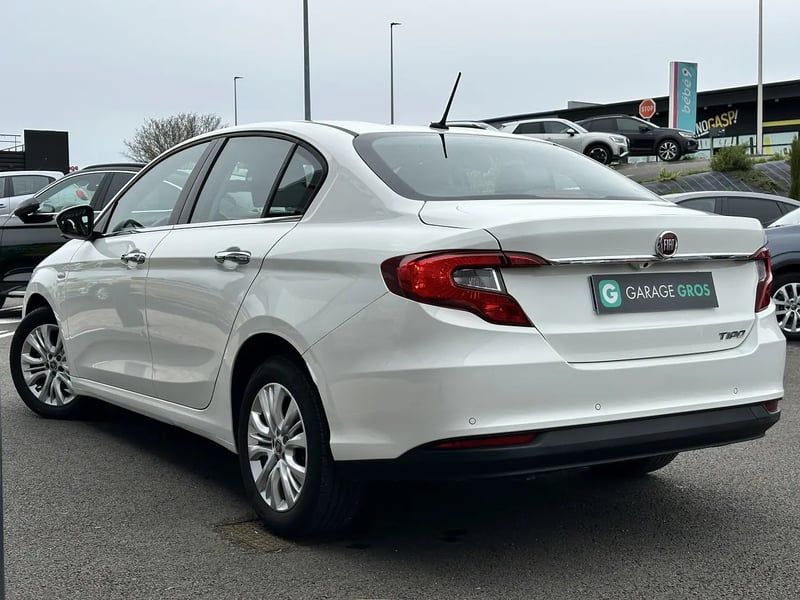 Photo de la voiture FIAT TIPO 1.6 MultiJet 120 ch Easy