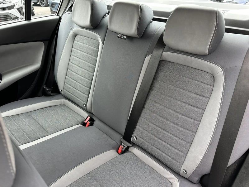 Photo de la voiture FIAT TIPO 1.6 MultiJet 120 ch Easy