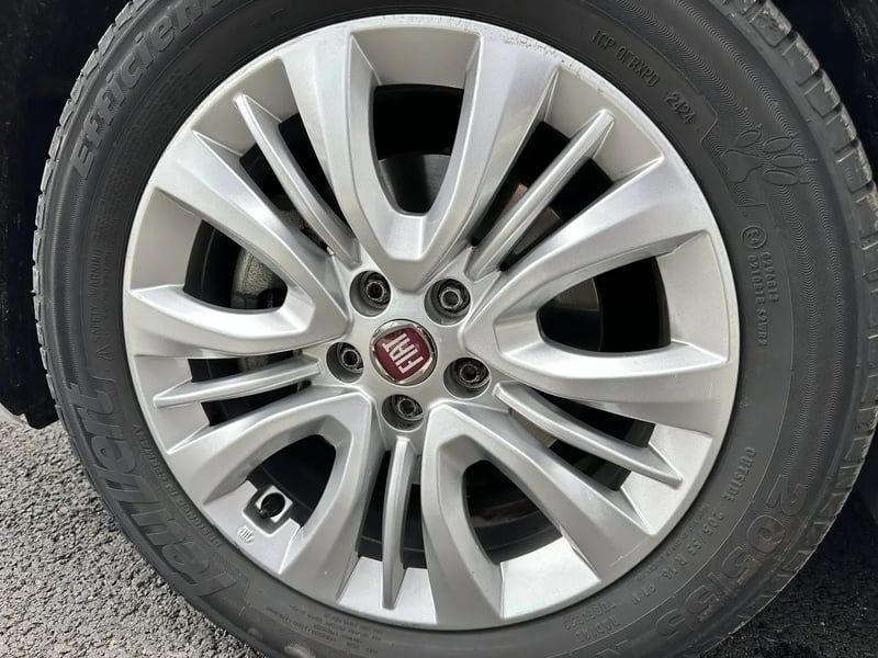 Photo de la voiture FIAT TIPO 1.6 MultiJet 120 ch Easy