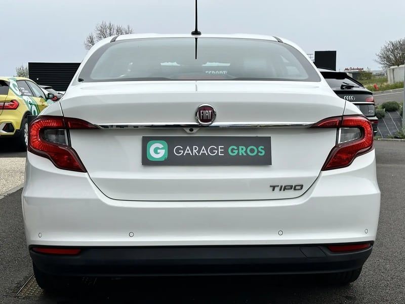 Photo de la voiture FIAT TIPO 1.6 MultiJet 120 ch Easy