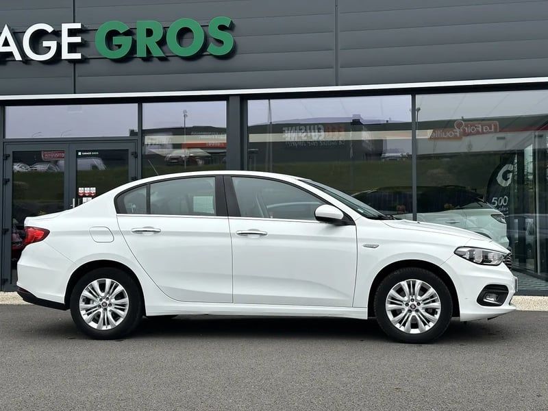 Photo de la voiture FIAT TIPO 1.6 MultiJet 120 ch Easy