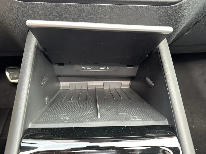 Photo de la voiture VOLKSWAGEN TIGUAN 2.0 TDI 150ch DSG7 R-Line