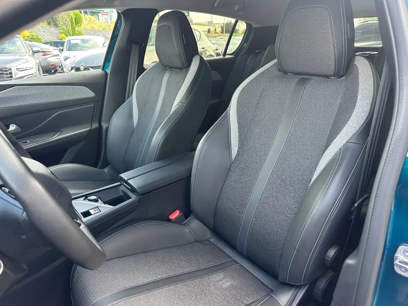 Photo de la voiture PEUGEOT 308 PureTech 130ch S&S BVM6 Allure