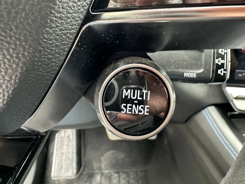 Photo de la voiture RENAULT AUSTRAL E-Tech hybrid 200 Iconic esprit Alpine