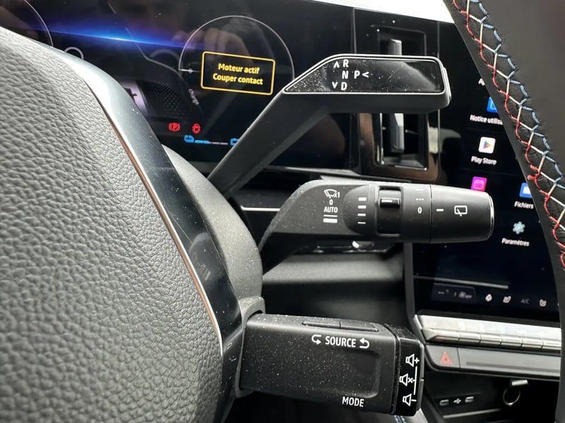 Photo de la voiture RENAULT AUSTRAL E-Tech hybrid 200 Iconic esprit Alpine