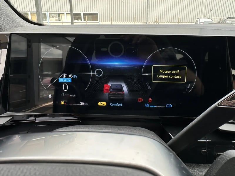 Photo de la voiture RENAULT AUSTRAL E-Tech hybrid 200 Iconic esprit Alpine