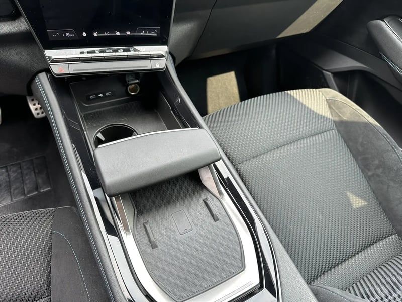 Photo de la voiture RENAULT AUSTRAL E-Tech hybrid 200 Iconic esprit Alpine