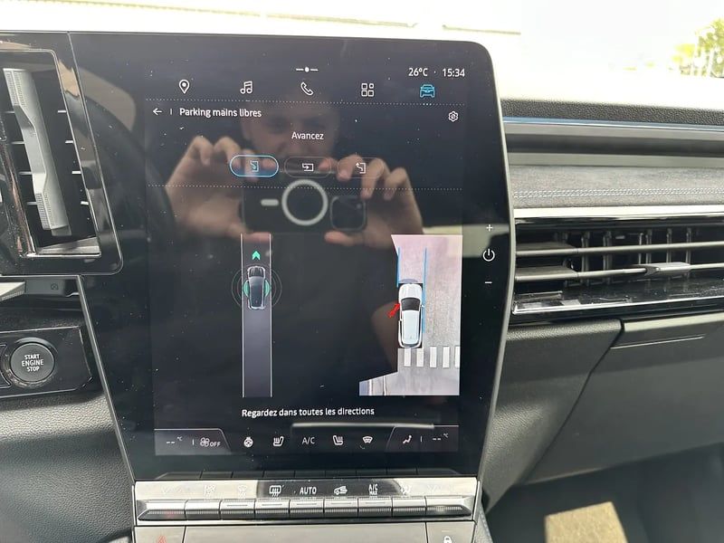 Photo de la voiture RENAULT AUSTRAL E-Tech hybrid 200 Iconic esprit Alpine